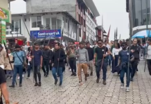 Miles de personas se concentraron este lunes 6 de octubre, en las principales calles de la ciudad de Puyo, provincia de Pastaza, para participar en la movilización por la Vida y el Territorio, en el marco del día 15 del paro nacional convocado por la Confederación de Nacionalidades Indígenas del Ecuador (Conaie).