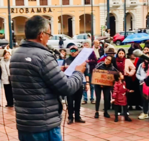 El martes 30 de septiembre, colectivos sociales como la UNE (Unión Nacional de Educadores) y FUT (frente unitario de trabajadores) de Riobamba organizaron una Vigilia Popular en el Atrio de la Catedral, donde artistas locales y gestores culturales ofrecieron presentaciones musicales y recitales de poesía.