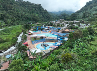 El sector de Balsapamba posee un agradable clima subtropical, un colorido paisaje montañoso, y rica gastronomía popular, por su conveniente ubicación geográfica. Pero el mayor atractivo de Balsapamba (provincia de Bolívar) y los alrededores reposa en el complejo turístico Josefina Barba.