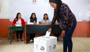 El Consejo Nacional Electoral (CNE) informó cuáles serán las sanciones económicas para los miembros de las Juntas Receptoras del Voto que no cumplan con sus deberes durante la Consulta Popular y Referéndum del 16 de noviembre de 2025, impulsada por el presidente Daniel Noboa.