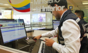 Las unidades de control migratorio ejecutaron operativos en Guayaquil, Quito, Manta y Huaquillas. Del 26 de septiembre al 03 de octubre del 2025 se ha restringido el paso a más de una docena de extranjeros.