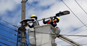 El Gobierno Nacional, a través del Ministerio de Ambiente y Energía y la Empresa Eléctrica Riobamba S.A., ejecutó dos proyectos eléctricos que por primera vez dotan de alumbrado público a las comunidades rurales de Shobol y San Francisco de Cunuhuachay, pertenecientes al cantón Riobamba.
