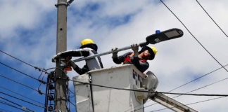 El Gobierno Nacional, a través del Ministerio de Ambiente y Energía y la Empresa Eléctrica Riobamba S.A., ejecutó dos proyectos eléctricos que por primera vez dotan de alumbrado público a las comunidades rurales de Shobol y San Francisco de Cunuhuachay, pertenecientes al cantón Riobamba.