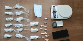 Un importante golpe al microtráfico de drogas se dio este miércoles 1 de octubre en Riobamba, cuando agentes de la Policía Nacional detuvieron a una joven de 17 años con una considerable cantidad de sustancias ilícitas.