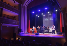 El 3 de octubre, el Teatro León fue escenario de un emotivo concierto protagonizado por el Trío Primavera, como parte de un homenaje a la tradición del pasillo ecuatoriano. La agrupación celebró 37 años de trayectoria con una presentación llena de música, memoria y reconocimiento cultural.