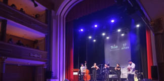 El 3 de octubre, el Teatro León fue escenario de un emotivo concierto protagonizado por el Trío Primavera, como parte de un homenaje a la tradición del pasillo ecuatoriano. La agrupación celebró 37 años de trayectoria con una presentación llena de música, memoria y reconocimiento cultural.
