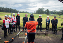 El Cuerpo de Bomberos de Riobamba, a través de la Brigada de Refuerzo de Incendios Forestales (BRIF), ejecutó un ejercicio de movilización hacia el cantón Rumiñahui con el propósito de fortalecer su preparación frente a emergencias de gran magnitud.