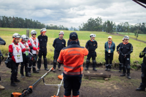 El Cuerpo de Bomberos de Riobamba, a través de la Brigada de Refuerzo de Incendios Forestales (BRIF), ejecutó un ejercicio de movilización hacia el cantón Rumiñahui con el propósito de fortalecer su preparación frente a emergencias de gran magnitud.