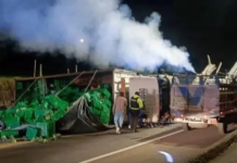 Un camión que transportaba brócoli perdió estabilidad y se volcó en el sector Mocha, sobre la vía Ambato–Riobamba, aproximadamente a las 19H20 del 6 de octubre, provocando un bloqueo parcial de la carretera y generando congestión vehicular en ambos sentidos.