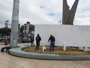 En un gesto de civismo y respeto por la memoria histórica, un grupo de ciudadanos riobambeños emprendió una jornada de restauración en el Templete a la Memoria del Héroe Riobambeño, Capitán Edmundo Chiriboga. Según los ciudadanos, la actividad tuvo como propósito devolver la imagen y el valor simbólico de este espacio patrimonial que había sido afectado por actos de irrespeto.