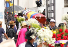 La muerte de Efraín Fuerez, un comunero kichwa de 47 años, se ha convertido en un trágico símbolo de la violencia que acompaña al Paro Nacional iniciado el 18 de septiembre por la Confederación de Nacionalidades Indígenas del Ecuador (CONAIE).