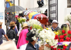 La muerte de Efraín Fuerez, un comunero kichwa de 47 años, se ha convertido en un trágico símbolo de la violencia que acompaña al Paro Nacional iniciado el 18 de septiembre por la Confederación de Nacionalidades Indígenas del Ecuador (CONAIE).