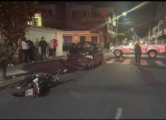 La noche del 30 de septiembre, la intersección de las calles Morona y Olmedo, en el centro de Riobamba, fue escenario de un accidente de tránsito que despertó la preocupación de los transeúntes y conductores que circulaban por la zona.