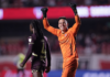 En vísperas de una semifinal histórica de Copa Libertadores, Liga Deportiva Universitaria se encontró con un ruido mediático que intentó alterar la calma de su plantel.