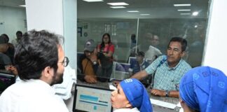 El 3 de octubre de 2025, Édgar Lama, presidente del Consejo Directivo del Instituto Ecuatoriano de Seguridad Social (IESS), removió de su cargo a un médico del Hospital General de Manta tras constatar que no entregó por completo los medicamentos prescritos a un paciente.